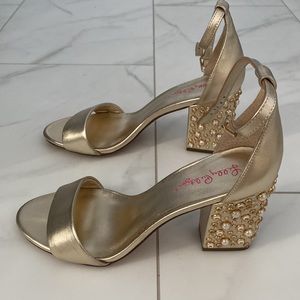 Brand New Lilly Pulitzer Pearl and Crystal heels sz 9